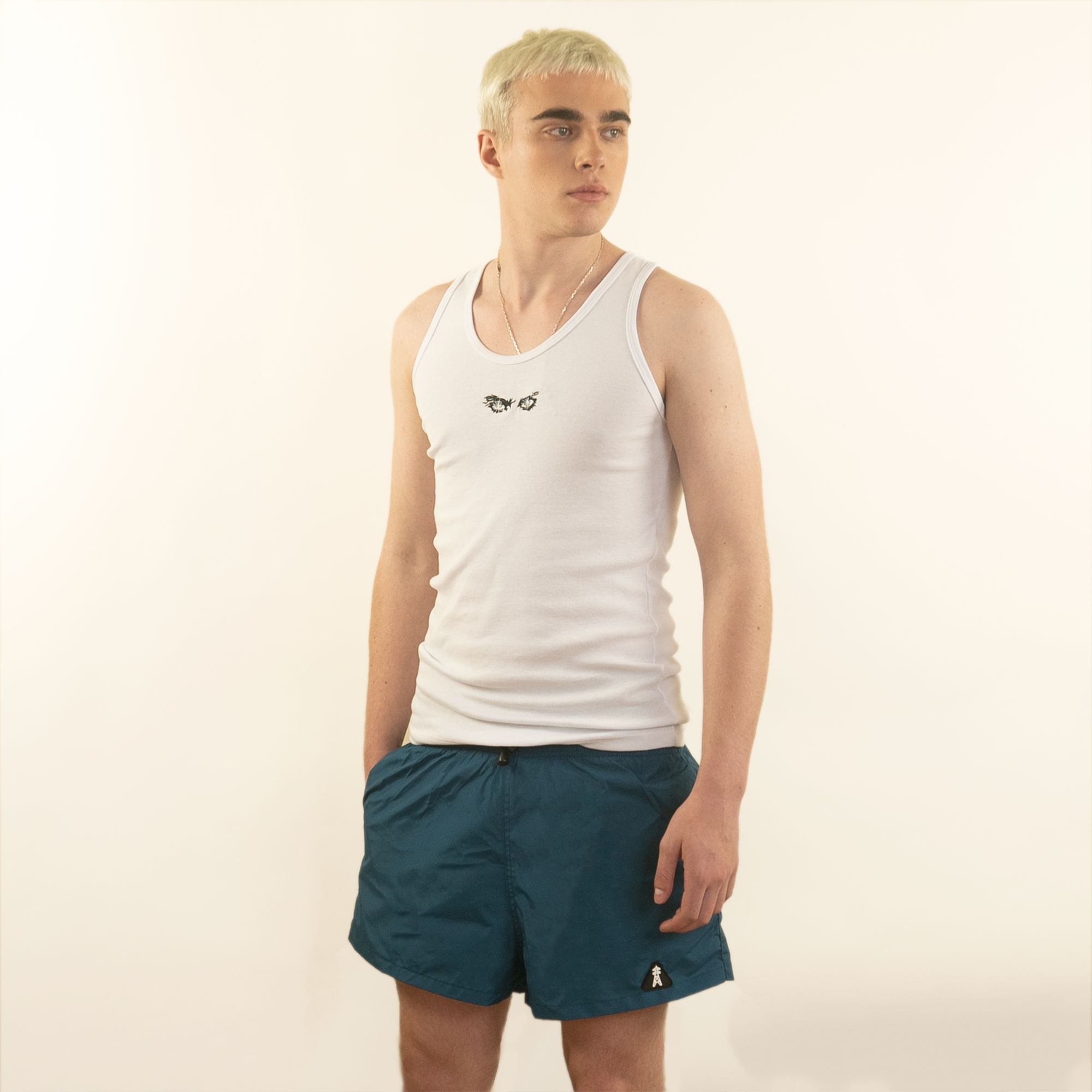 SUDADERA BLANCA OJO POR OJO