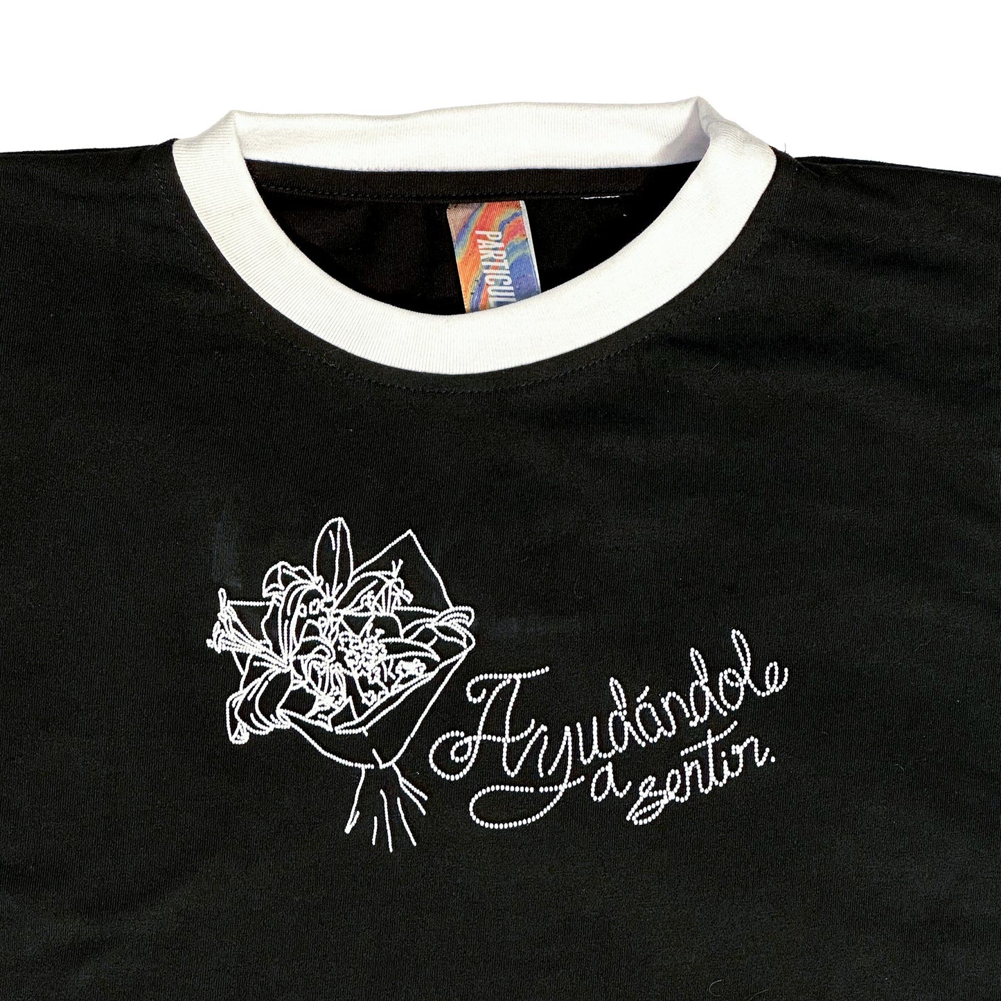 Baby Tee ayudandole a sentir