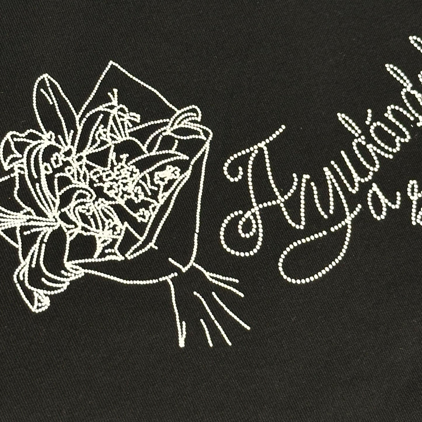 Baby Tee ayudandole a sentir