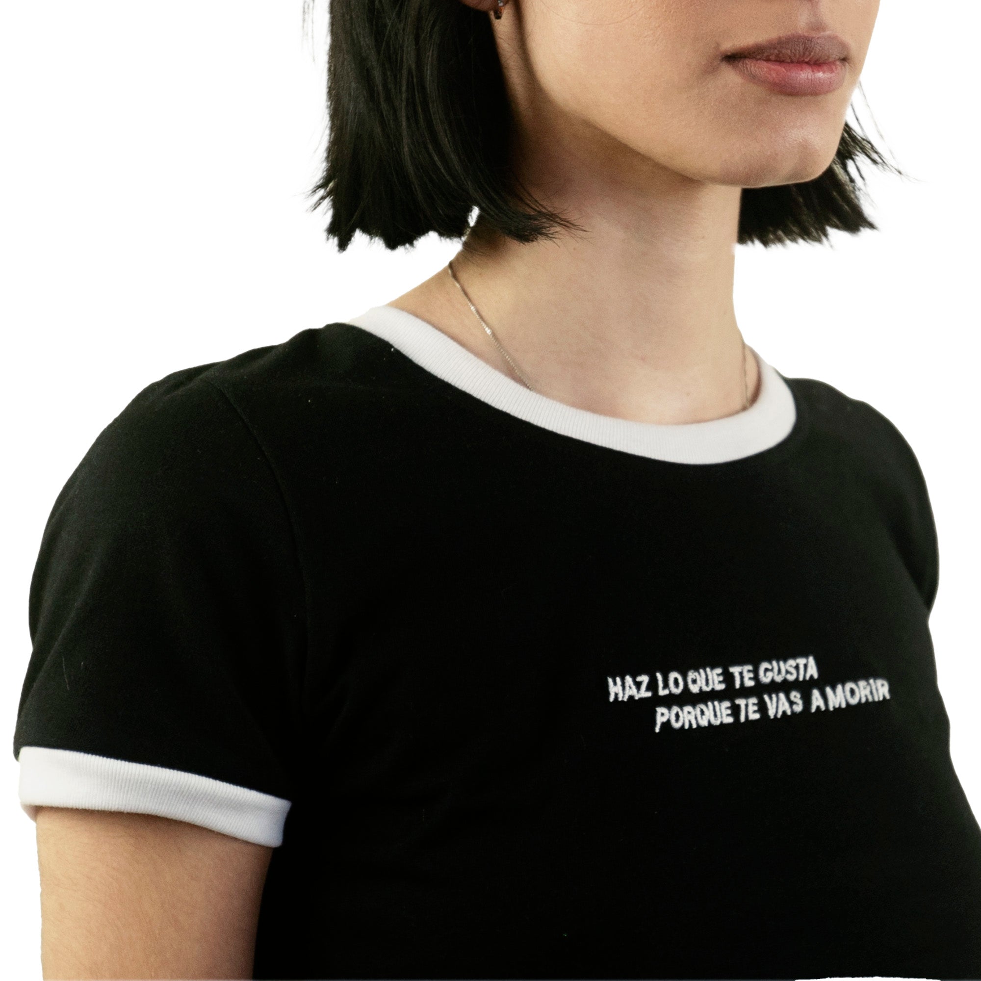 Baby Tee “HAZ LO QUE TE GUSTA POR QUE TE VAS A MORIR” negro