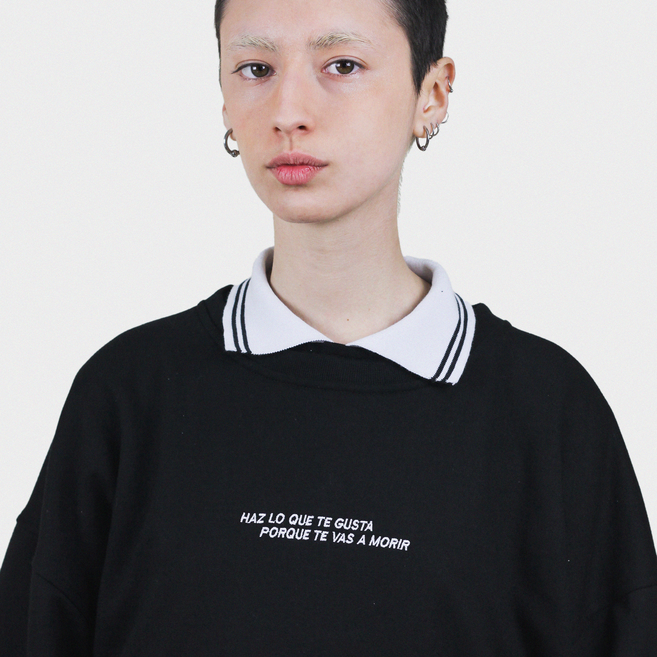 CREWNECK OVERSIZE HAZ LO QUE GUSTA NEGRO